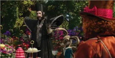  ?? DISNEY ENTERPRISE­S INC. ?? Sacha Baron Cohen is Time in Disney’s “Alice Through The Looking Glass.”