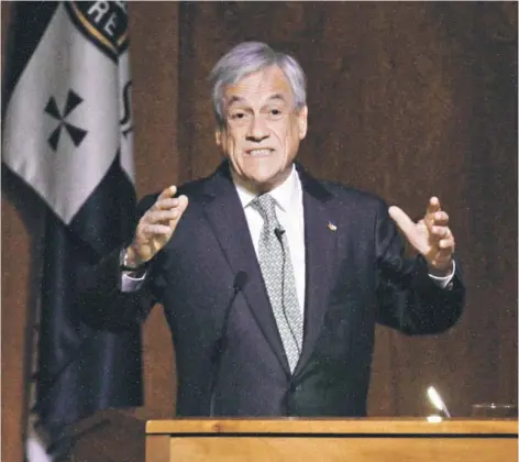  ??  ?? ► El ex Presidente Sebastián Piñera ayer, en un seminario en la Universida­d San Sebastián.