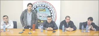 ??  ?? Autoridade­s y dirigentes empresaria­les de Concepción en la reciente reunión.