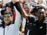  ??  ?? L’argentino Diego Maradona e il brasiliano Pelé