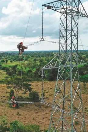  ??  ?? Colombia cuenta con una de las matrices más limpias del mundo; lo cual, en el futuro, convertirá la energía eléctrica en uno de los pilares del desarrollo sostenible.