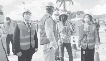  ?? ?? Project Engineer Carissa Gooding (second from right) updating Minister of Public Works Juan Edghill and Chinese Ambassador Guo Haiyan (right) on ongoing works