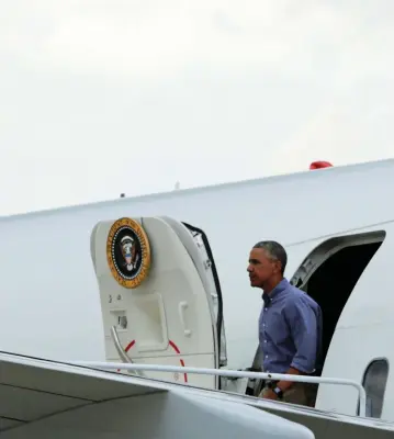  ??  ?? WHAT’S HE thinking? US President Barack Obama disembarks from Air Force One on Sunday.