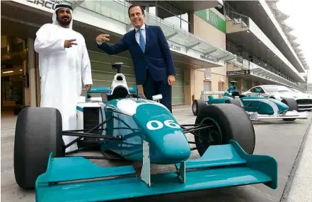  ?? Diogo Bercito/Folhapress ?? O prefeito de São Paulo, João Doria (PSDB), com Al Tareq al Ameri, CEO do autódromo de Abu Dhabi, nesta segunda (13)