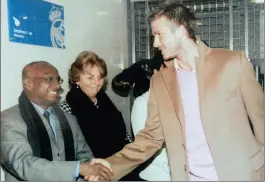  ??  ?? Meeting soccer legend David Beckham and, below, with talk show host Oprah Winfrey.