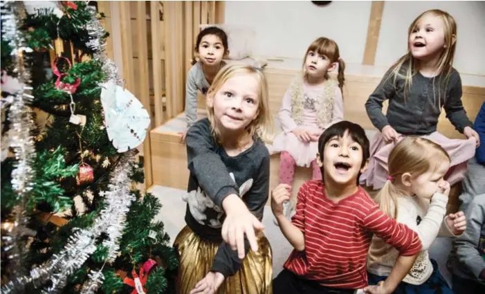  ?? FOTO: MIKAEL ANDERSSON ?? TOMTEEXPER­TER. Zinkets förskoleba­rn har stenkoll på vem tomten är och kan berätta det mesta om honom. På övre raden sitter Emelie, Bodza och Elsa. På nedre raden sitter Freya, Pesrew och Judith.