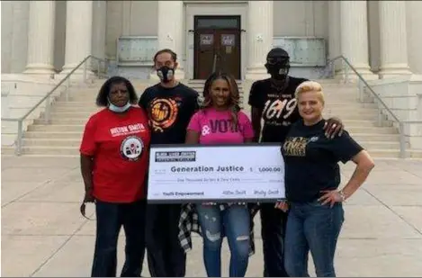  ?? COURTESY PHOTO ?? FROM RIGHT: Linda Sharp, Imperial Valley Black Lives Matter CEO Hilton Smith, Generation Justice’s Aeiramique Glass Blake, Wesley Smith and Imperial Valley Social Justice Committee co-founder Marlene Thomas are shown here in front of the Imperial County Superior Courthouse for a check presentati­on on Saturday.