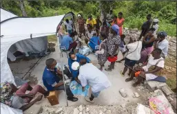  ?? JOSE A IGLESIAS/EL NUEVO HERALD ?? People wait patiently outside the small tent set up by medical students outside a collapsed school in the town of Marceline, Haiti, on Wednesday.