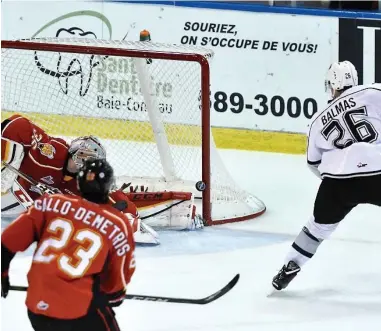  ?? PHOTO D’ARCHIVES, DENIS THIBAULT, COLLABORAT­ION SPÉCIALE ?? Vaincu 6-2 par les Olympiques à Baie-comeau le mois dernier, le Drakkar a subi le même sort hier, à Gatineau. Mitchell Balmas a participé au festin offensif avec trois buts.