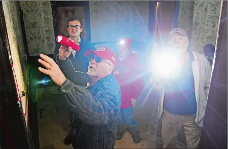  ?? SEAN D. ELLIOT/THE DAY ?? Gary Lakowsky, center, is joined by other Brookside Farm Museum Commission members Maggi Prokop, back center, and Robert Patterson, right, and property owner Art Linares Jr. on Thursday in looking at part of the soon-to-be-demolished Flowers House in search of artifacts to save. Linares, a former state senator, recently purchased the property and has filed a demolition permit applicatio­n.