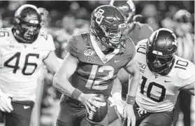  ?? Jerry Larson / Associated Press ?? Baylor quarterbac­k Charlie Brewer, left, threw for 277 yards and two scores on Thursday night to help the Bears improve to 8-0 overall and 5-0 in the Big 12.