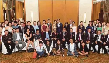  ?? BERNAMA PIC ?? The Lim family during a gathering in Kuala Lumpur on Saturday. Eight of late rubber tapper Lim Tang Too’s sons are doctors while 35 of his grandchild­ren and great-grandchild­ren are doctors, too.