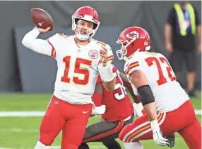  ?? KIM KLEMENT/USA TODAY SPORTS ?? Chiefs quarterbac­k Patrick Mahomes looks to pass against the Buccaneers on Sunday in Tampa, Fla.