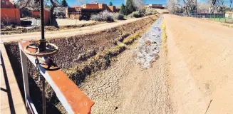  ??  ?? Water starts flowing through the main Corrales canal near Alameda as 2017 irrigation season begins.