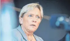  ?? FOTO: DPA ?? Das Englisch-Abitur sei anspruchsv­oll, aber machbar gewesen, wie sich gezeigt hat, sagt Baden-Württember­gs Kultusmini­sterin Susanne Eisenmann (CDU).