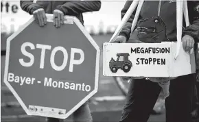  ?? [ APA ] ?? Verschiede­ne Gruppen protestier­en gegen die Monsanto-Übernahme.