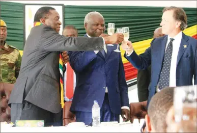  ?? — (Picture by Munyaradzi Chamalimba) ?? President Mnangagwa toasts with Local Government, Public Works and National Housing Minister July Moyo and ZimBoarder­s chairman Mr Glynn Cohen during a groundbrea­king ceremony for the expansion and modernisat­ion of Beitbridge Border Post yesterday.
