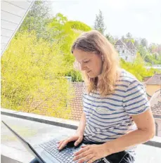  ?? FOTO: JOHANNITER ?? Die Ehrenamtli­chen der Johanniter treffen sich einmal in der Woche zu „OnlineDien­stabenden“.