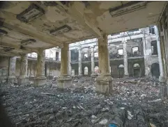  ??  ?? Tras el incendio, así lucía ayer la Biblioteca Jagger de la Universida­d de Ciudad de Cabo.