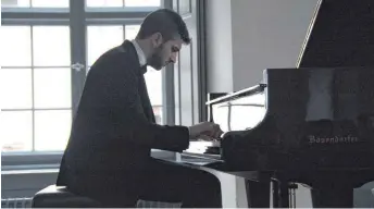  ?? FOTO: JEREMIAS HEPPELER ?? Luca Lione spielte im Vorderen Schloss in Mühlheim Haydn und Liszt.