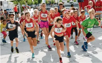  ??  ?? Auf die Plätze, fertig – los: Auch die Kinder kamen auf der 1,8 Kilometer langen Strecke voll auf ihre Kosten und lieferten dabei erstklassi­ge Leistungen ab.