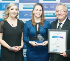  ??  ?? Leigh Kennedy presents the Manufactur­ing/Export Award to joint winners Pieta Reidy and Wayne Portelli of Elite Pack