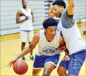  ?? WILLIAM HARVEY/RIVER VALLEY & OZARK EDITION ?? Conway senior Jaylan Fulton, left, drives on junior teammate Terry Clardy.