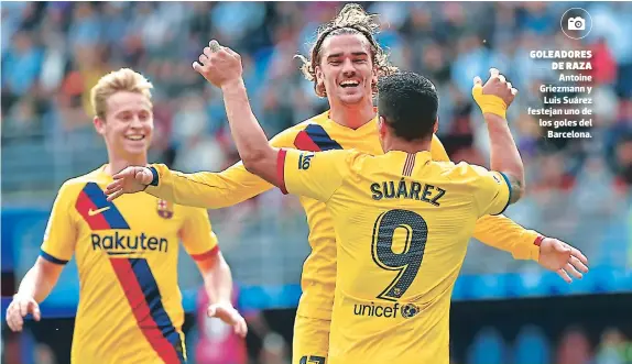  ??  ?? goleadores de raza Antoine Griezmann y Luis Suárez festejan uno de los goles del Barcelona.