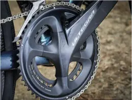  ??  ?? ABOVE Full Ultegra groupset contribute­s to the low weight
RIGHT Seriously smooth looks helped by internal routing
BELOW Slightly dropped seatstays alleviate the worst of road chatter