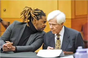  ?? MIGUEL MARTINEZ/THE ATLANTA JOURNAL-CONSTITUTI­ON/TNS ?? On Feb. 13, Shannon Stillwell, left, a co-defendant in the Young Slime Life trial, speaks with attorney David Botts.