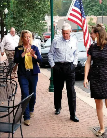  ?? Hunter McFerrin/Siloam Sunday ?? State Rep. Robin Lundstrum (R-Distict 87) (left) converses with Rep. Steve Womack (R-Ark.) (center) while Executive Director of Main Street Siloam, Kelsey Howard (right), leads the way to the representa­tive’s next stop.