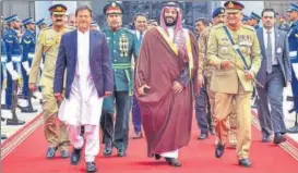  ?? AFP ?? Pakistan's Prime Minister Imran Khan and Army Chief Qamar Javed Bajwa walk along with Saudi ▪Arabian Crown Prince Mohammad bin Salman on his departure on Monday.