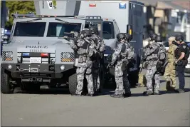  ?? JOEL ROSENBAUM — THE REPORTER ?? Members of the Fairfield Police Department’s SWAT team surround a home in the 4900 block of Brittany Thursday as they attempt to arrest Adam Perez, 26who was wanted in connection to a assault of a woman that occurred in the home Wednesday night.