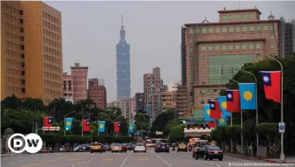  ??  ?? A view of Taiwan's Taipei 101 tower, near the Presidenti­al Office Building.