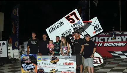  ?? RICH KEPNER — FOR MEDIANEWS GROUP ?? Kyle Larson, center, celebrates with his crew and family after winning a race at Grandview Speedway.