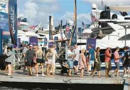  ?? SOUTH FLORIDA SUN SENTINEL PHOTOS
MIKE STOCKER/ ?? Crowds gather at the Bahia Mar Yachting Center for the the Fort Lauderdale Internatio­nal Boat Show on Saturday. The show Is the largest in-water boat show in the world.