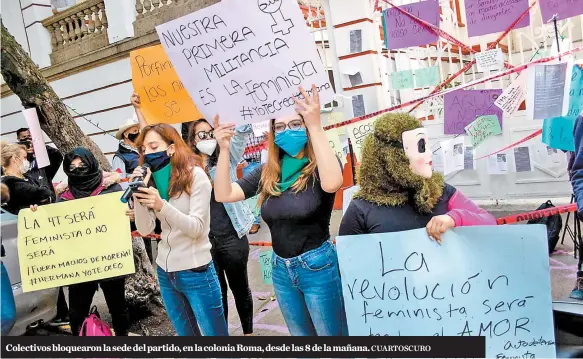  ?? CUARTOSCUR­O ?? Colectivos bloquearon la sede del partido, en la colonia Roma, desde las 8 de la mañana.