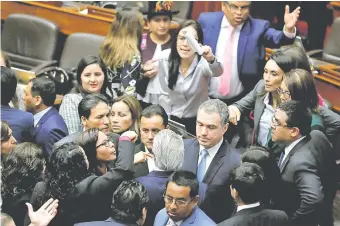  ??  ?? El Congreso y el Gobierno peruanos chocan por nombramien­to de ministros de la máxima Corte.