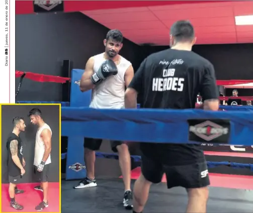  ??  ?? EN EL GIMNASIO DE TORRES. Diego Costa se entrenó encima del ring junto a Jesús García, su entrenador. “No tiene miedo a nada”, cuentan de él en el gimnasio.