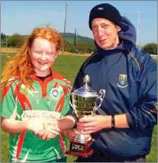  ??  ?? Michael Owens presents the Super 7s camogie cup to the St Kevin’s captain.