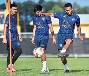  ?? — Terengganu Fc ?? Kicking it in style: Safwan Mazlan attempts a shot during a training session recently.