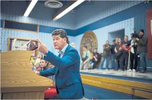  ?? IAN WILLMS THE NEW YORK TIMES ?? Jerry Dias, president of the trade union Unifor, speaks to General Motors employees Monday.