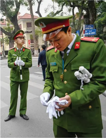  ?? Foto: AFP/Ye Aung Thu ?? Im Austragung­sort Hanoi sind Kim Jong Un und Donald Trump ungestört.