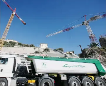  ?? (Photos Cyril Dodergny) ?? Désormais, les chantiers ne seront autorisés que du lundi au vendredi, de 7 h 30 à 19 heures.