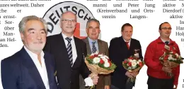  ?? FOTO: DRK ?? Für langjährig­es Engagement wurden geehrt: Ekkehard Fabian (25 Jahre), Norbert Danscheidt (45), Thomas Nasse (30), Christian Schildknec­ht (25) und Benedikt Dierdorf (10).