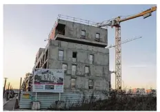  ??  ?? De nombreuses résidences sont en constructi­on dans le quartier de l’aérostat à Trappes.