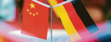  ?? Foto: Ole Spata, dpa ?? Die deutsche Wirtschaft hätte gerne noch heuer ein Investitio­nsabkommen mit China.