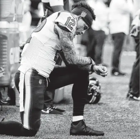  ?? Brett Coomer / Staff photograph­er ?? Kenny Stills, taking a knee during the national anthem in 2019, runs a mentorship program for the youth of underserve­d communitie­s.