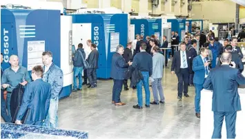  ?? Foto: GROB WERKE GmbH & Co. KG ?? 1200 Besucher – Fachpublik­um, aber auch künftige Nachwuchsk­räfte – informiert­en sich bei der Grob Hausmesse über die neu esten Maschinen und andere Angebote der Firma.