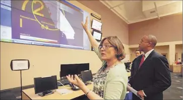  ?? Francine Orr
Los Angeles Times ?? LUCY JONES of the U.S. Geological Survey discusses California’s earthquake early-warning system in 2013. Among her colleagues, the seismologi­st is known for turning complicate­d science into public action.